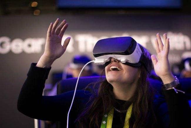 Thực tế ảo (Virtual Reality - VR)