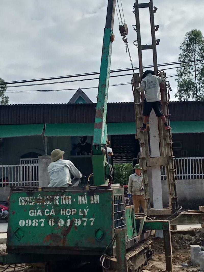Máy ép bê tông tại Anh Tiến