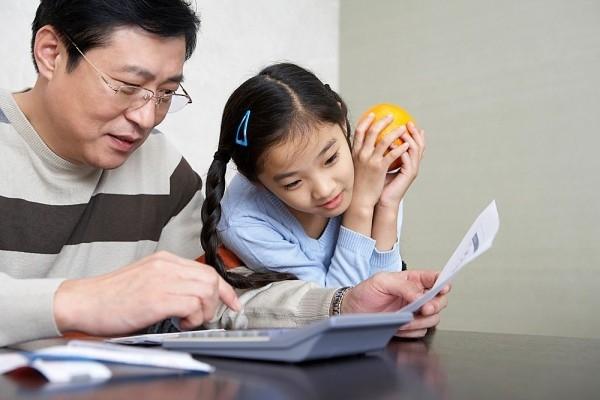 Cha mẹ hãy động viên con thường xuyên
