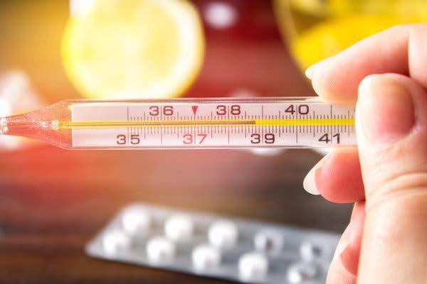 Thường xuyên sốt hoặc nhiễm trùng là biểu hiện bệnh lý nguy hiểm