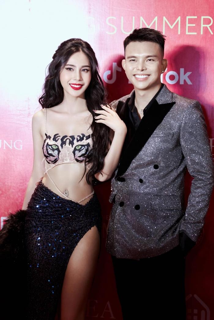 Ca sĩ Thủy Tiên