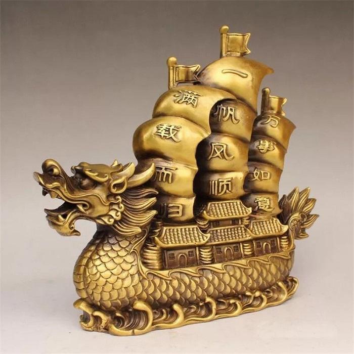 Thuyền buồm đầu rồng
