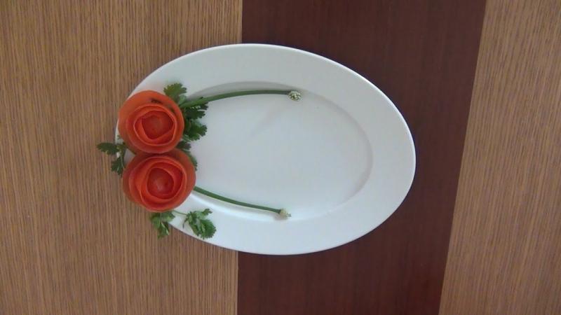 Tỉa hoa hồng từ quả cà chua
