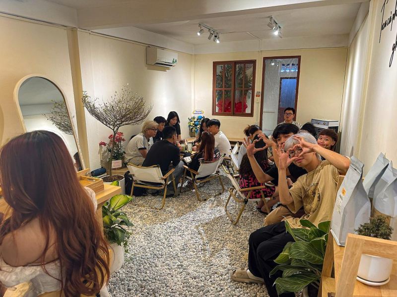 Tiệm Cà Phê Ghé Qua