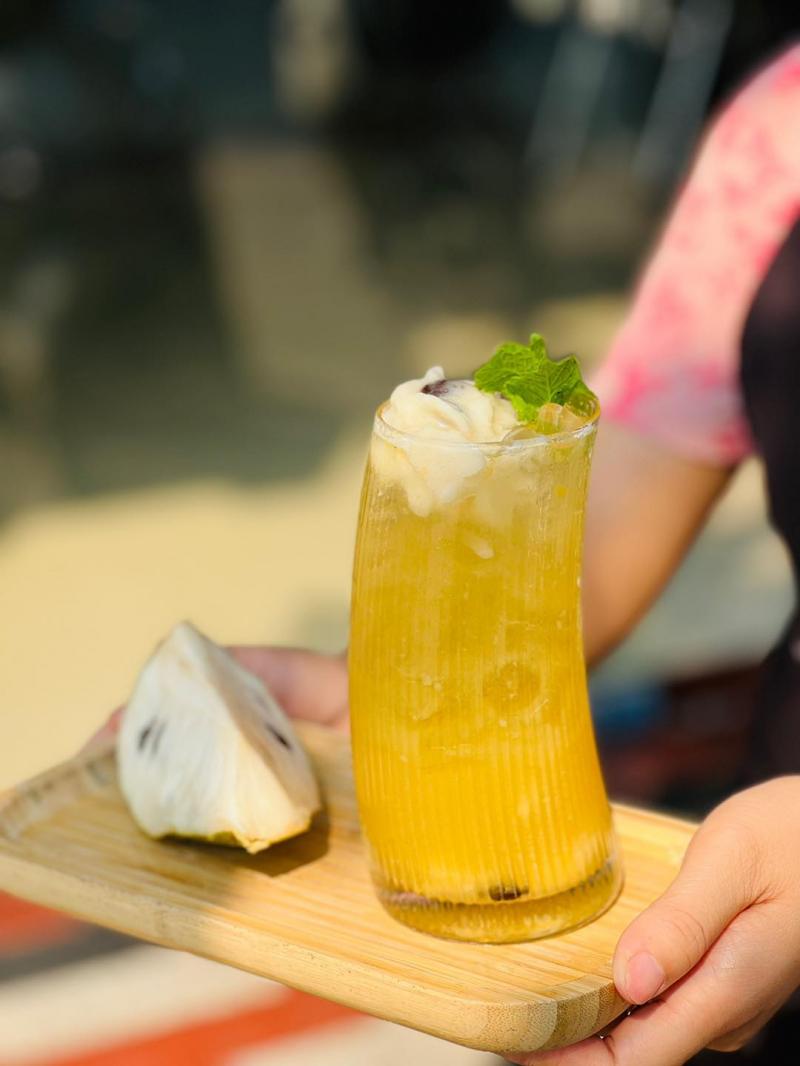 Tiệm Cafe Bố Già - 1972