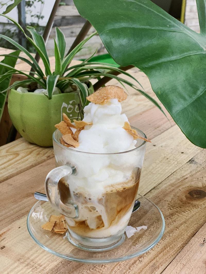 Tiệm cafe Nhà Mình