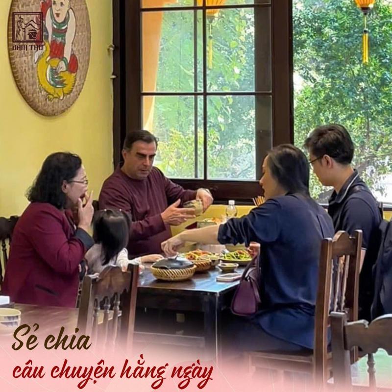 Tiệm Cơm Bầm Thu