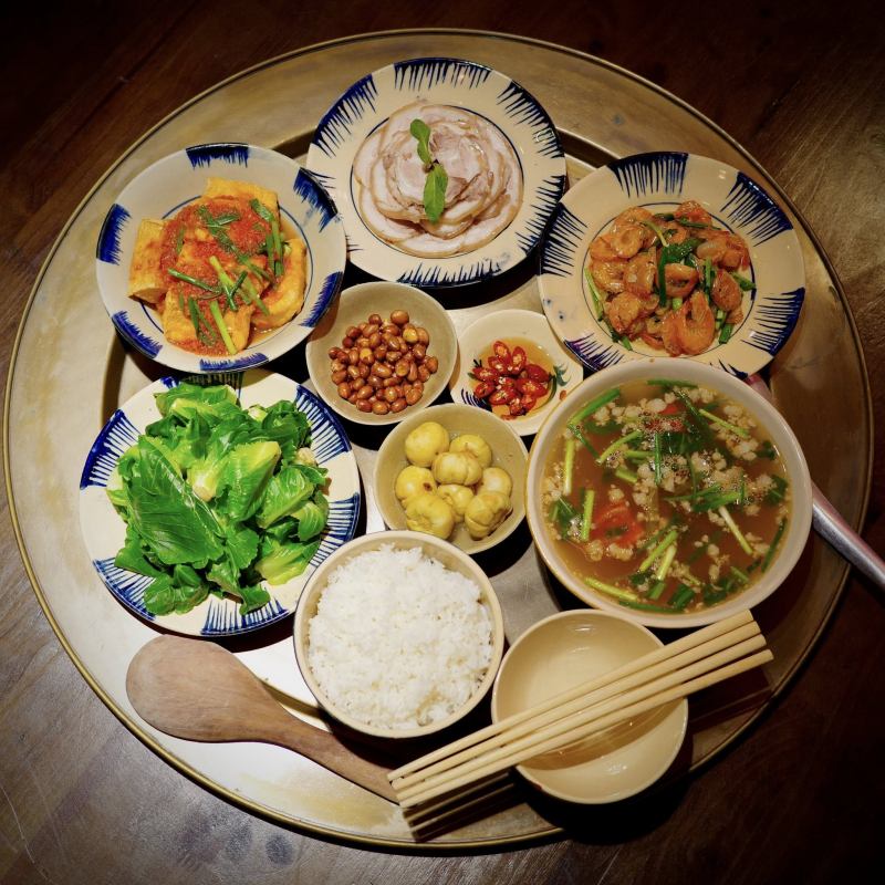 Tiệm Cơm Bé Nhỡ