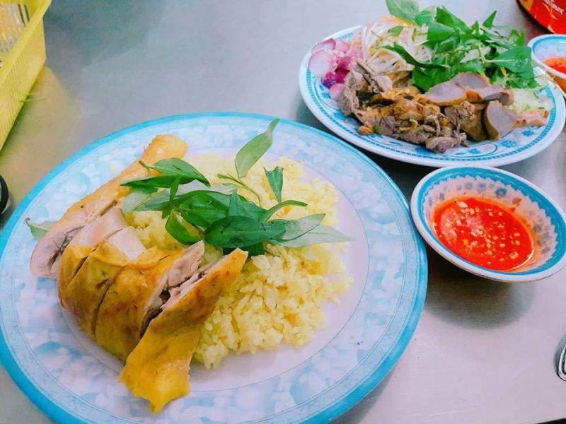 Tiệm Cơm Gà Tuyết Nhung