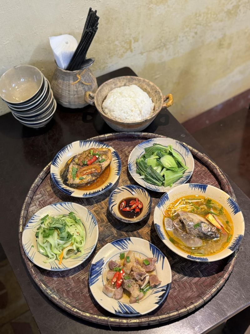 Tiệm Cơm Hồi Nớ