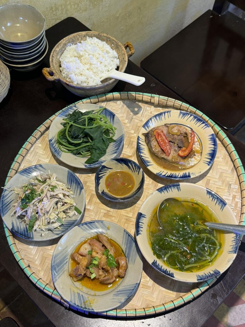 Tiệm Cơm Hồi Nớ