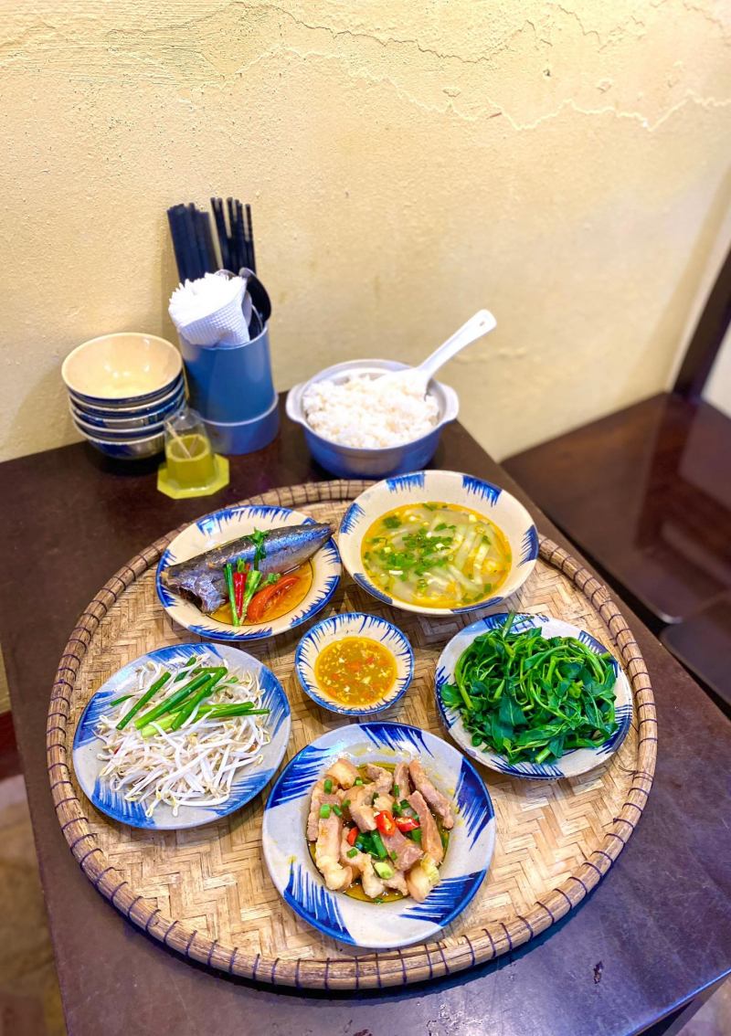 Tiệm Cơm Hồi Nớ