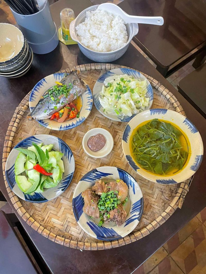 Tiệm Cơm Hồi Nớ