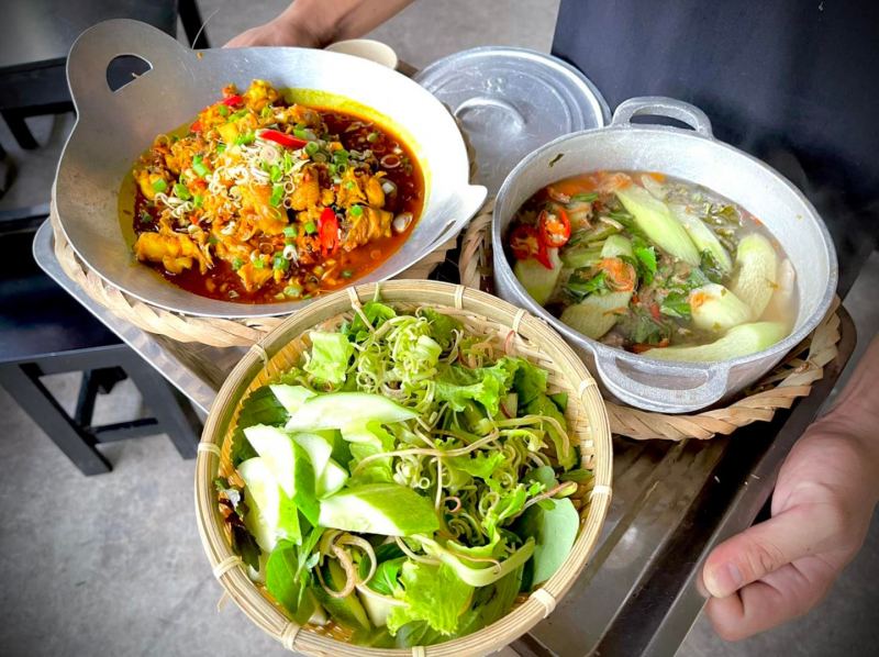 Cái Tiệm Cơm Nhà 61