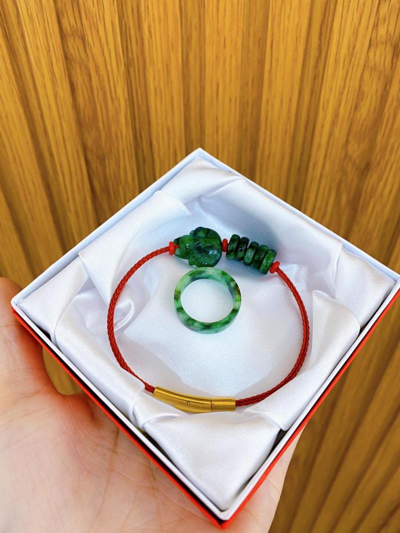 Tiệm đá Cỏ Bốn Lá