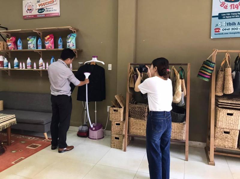 Tiệm giặt ủi Bà Ngoại