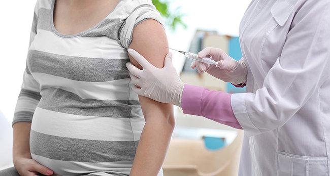 Tiêm hoặc hướng dẫn tiêm phòng uốn ván cho mẹ bầu
