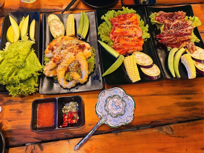 TIỆM NƯỚNG SỐM RAU