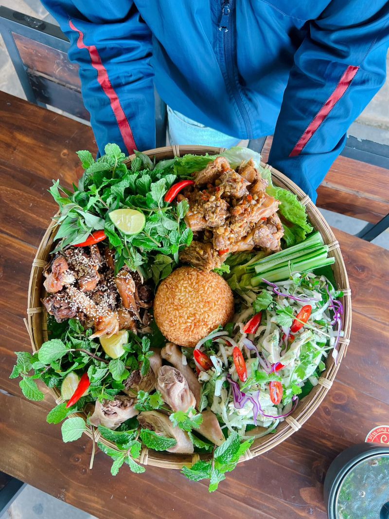 TIỆM NƯỚNG SỐM RAU