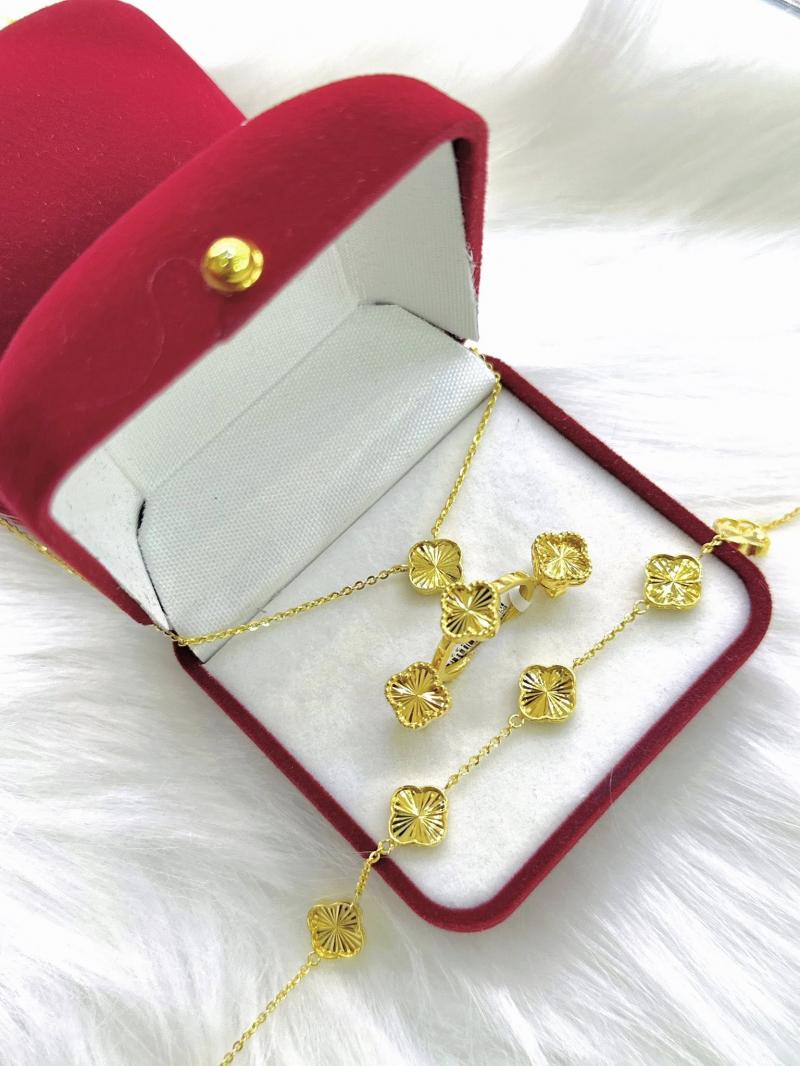 Tiệm Vàng Cẩm Dự