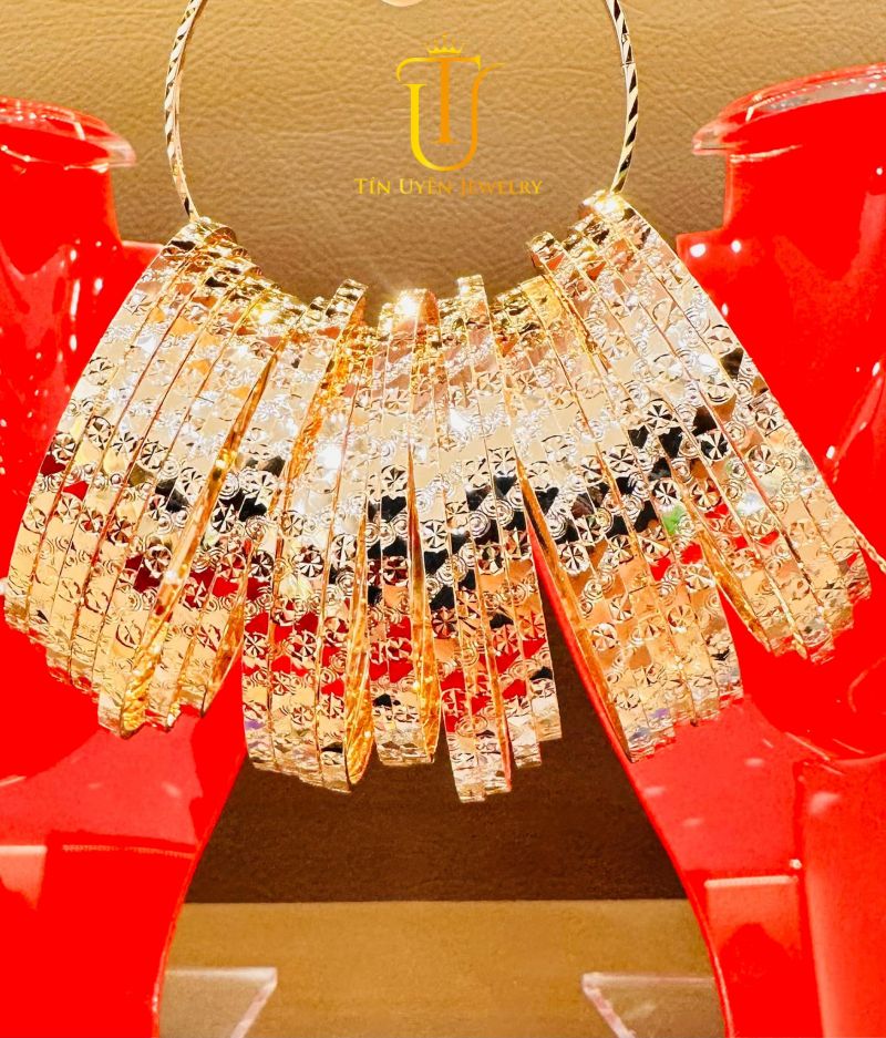 Tiệm vàng Tín Uyên