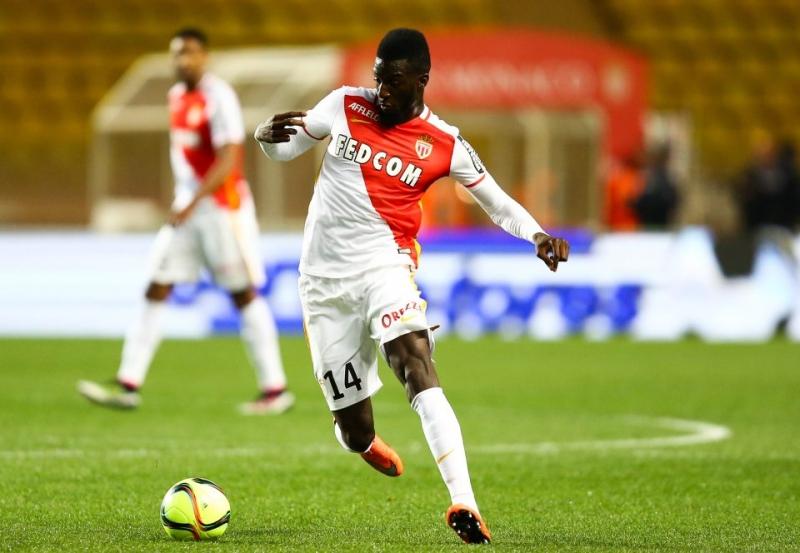 Tiemoue Bakayoko thi đấu rất xông xáo
