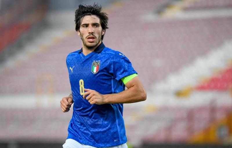 Tiền vệ Sandro Tonali, Ý