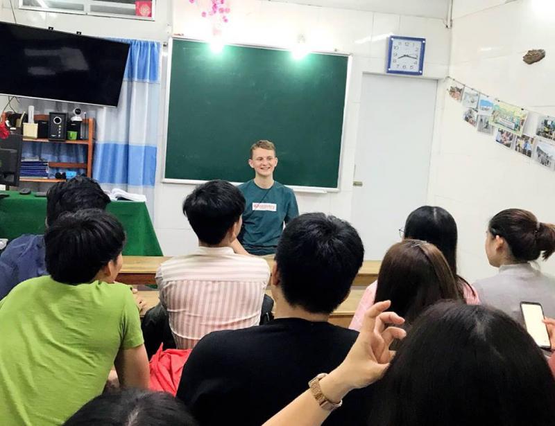 Trung tâm tiếng Anh giao tiếp tại Huế - Mr. Trần Lĩnh