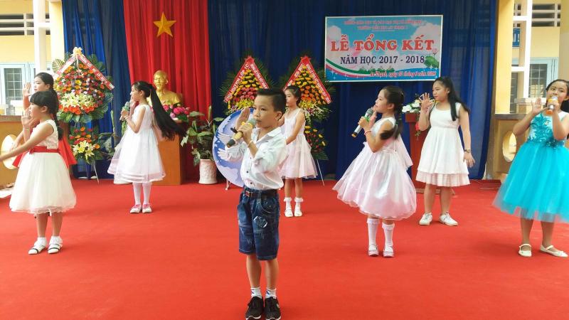 Tiết mục múa hát Thương lắm thầy cô ơi