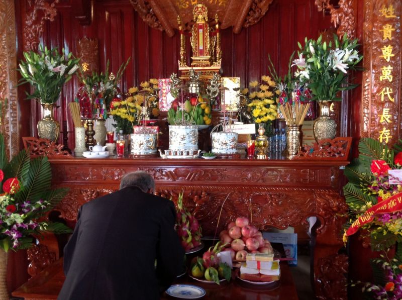 Thực hành tín ngưỡng thờ cúng tổ tiên tại một gia đinh