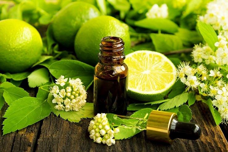 Tinh dầu chanh được chiết xuất bằng cách ép lạnh vỏ chanh.