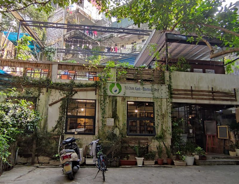 Bluebird's Nest Book Cafe- Tổ Chim Xanh