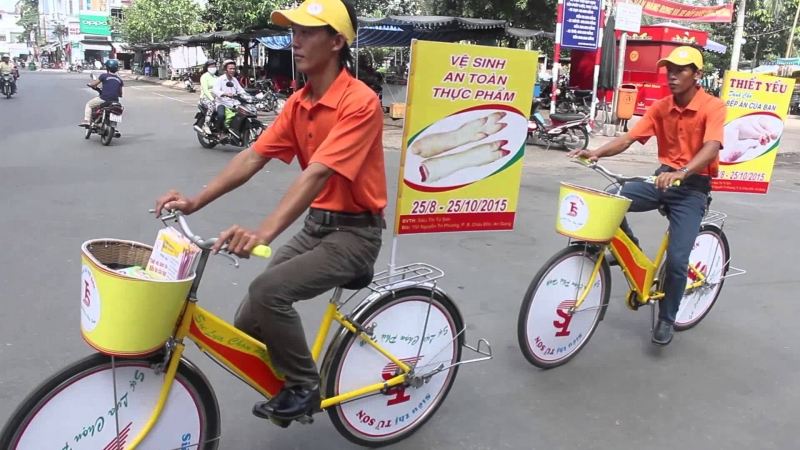 Quảng cáo bằng hình thức diễu hành xe đạp