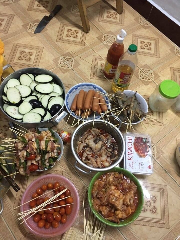 Tổ chức tiệc với gia đình và bạn bè
