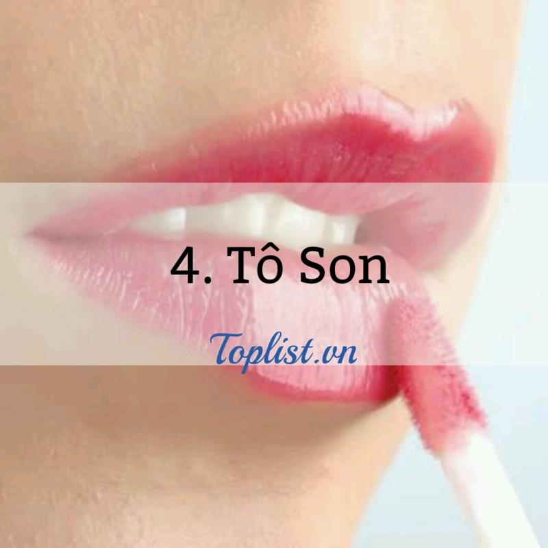 Sau khi đã đánh trước một lớp kem nền, bạn sẽ hoàn toàn bất ngờ với màu son khi lên môi của mình, hoàn toàn tươi tắn và mới lạ hơn nhiều.