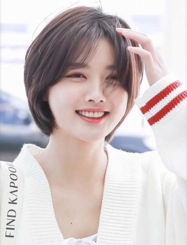 Tóc bob ngắn ôm cằm