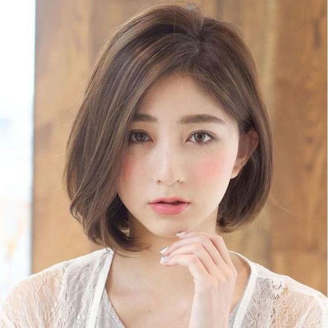 Tóc bob uốn cụp kiểu mái rẽ ngôi lệch