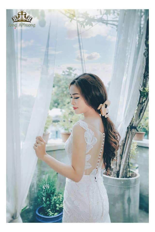 Tóc buộc đơn giản