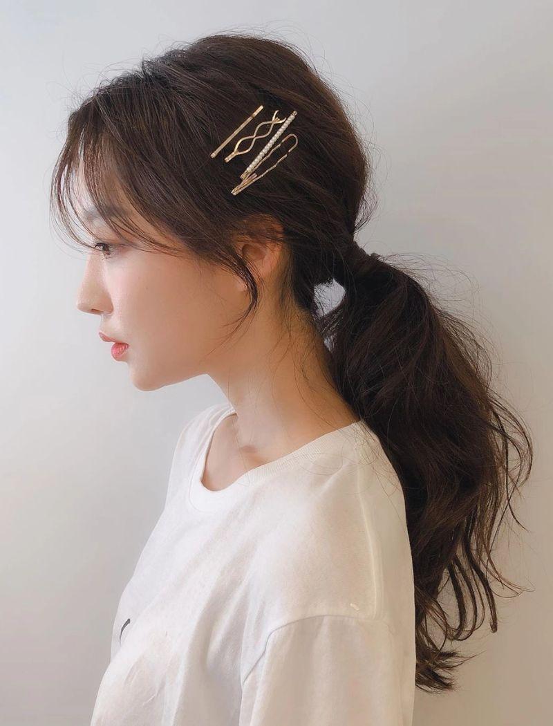 Kiểu tóc đơn giản nhưng cho bạn gái trở nên dễ thương hơn