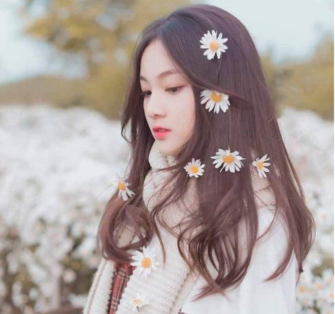 Tóc dài uốn xoăn nhẹ phần đuôi