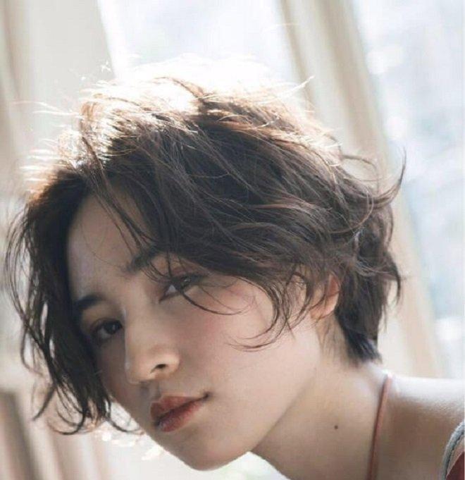 Tóc ngắn xoăn đánh rối