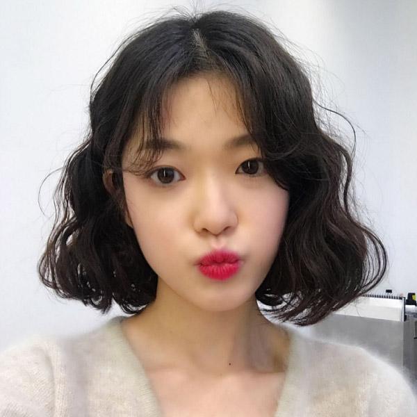 Tóc ngắn xoăn Retro
