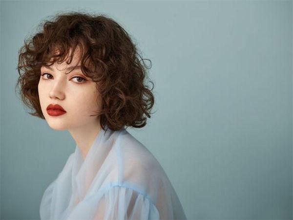 Tóc ngắn xoăn xù mì