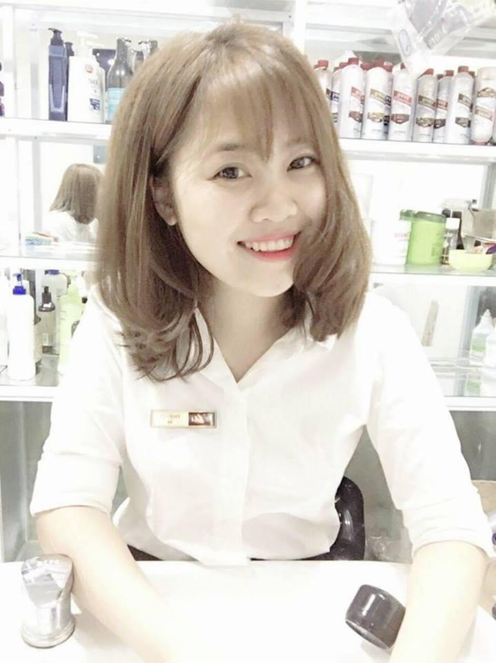 Tóc ngang vai, mái thưa