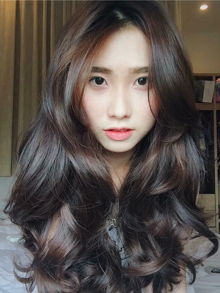 Tóc dài xoăn gợn sóng