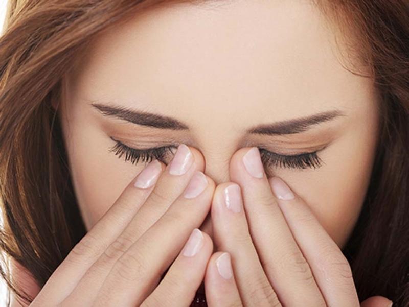 Ăn nhiều tỏi là nguyên nhân khiến mắt bị tổn thương