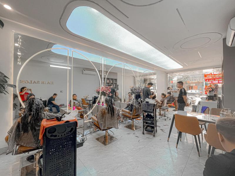 Toni Luyện Hair Salon