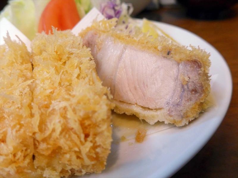 Mặc dù có rất nhiều nơi của Nhật Bản chế biến món này, nhưng duy chỉ có Nagoya là cho ra món Tonkatsu ngon nhất, hương vị đặc biệt khó quên nhất.