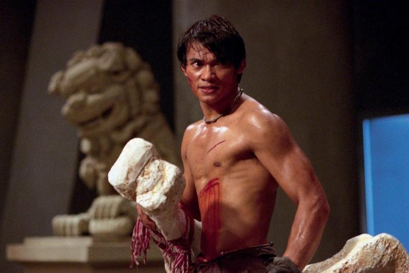 Tony Jaa có niềm đam mê võ thuật bẩm sinh ngay từ khi lên 10 tuổi