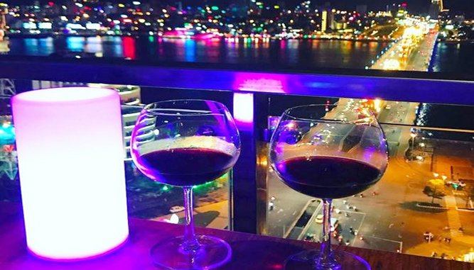 Top View Bar